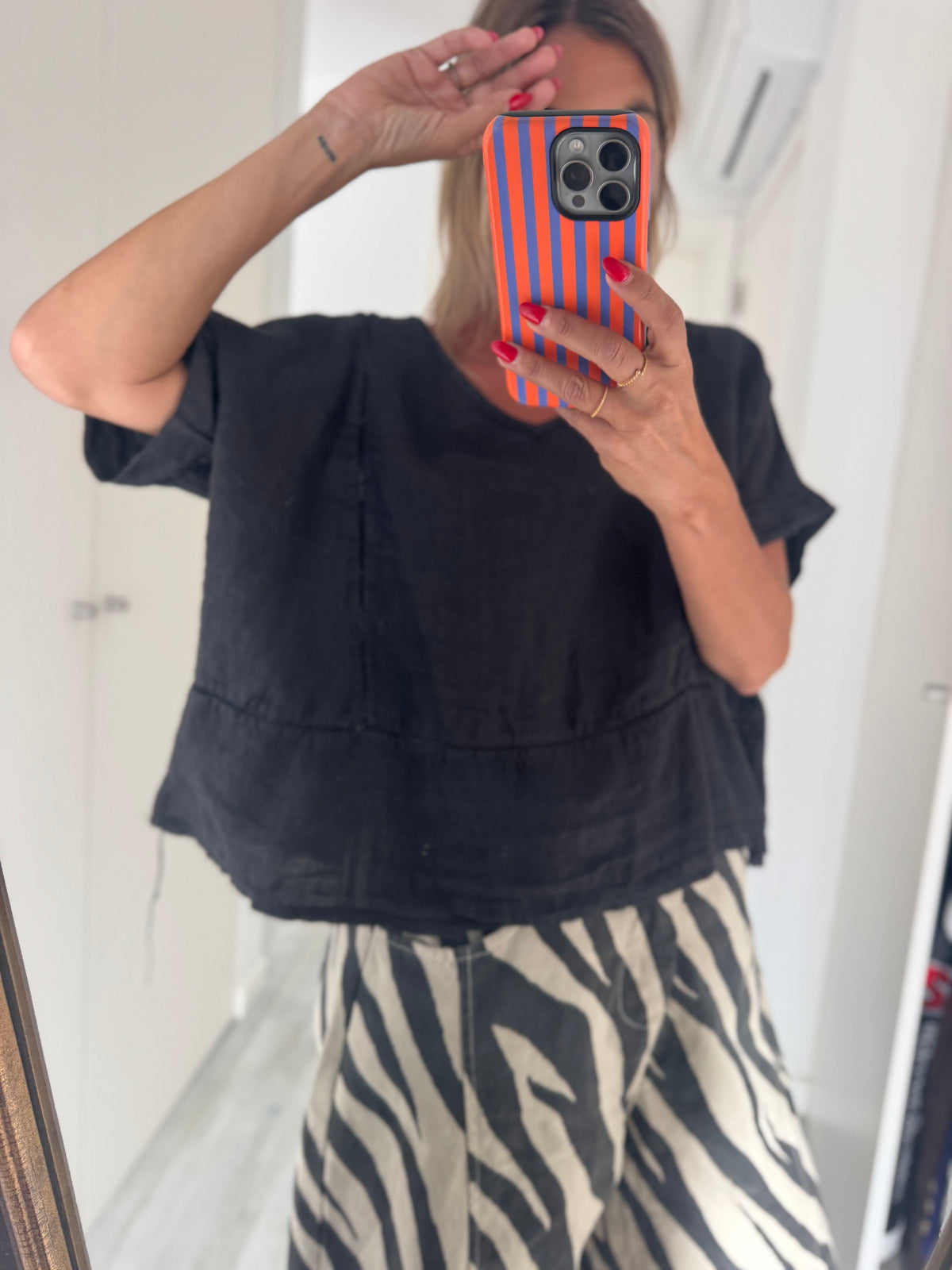 Black line  | top