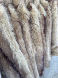 TE. necessito| casaco