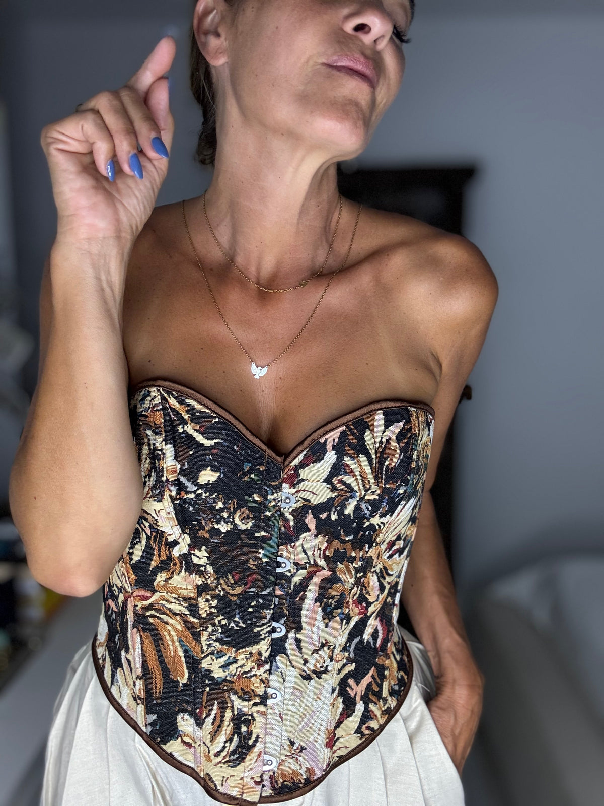 Black Flowers |  top corpete