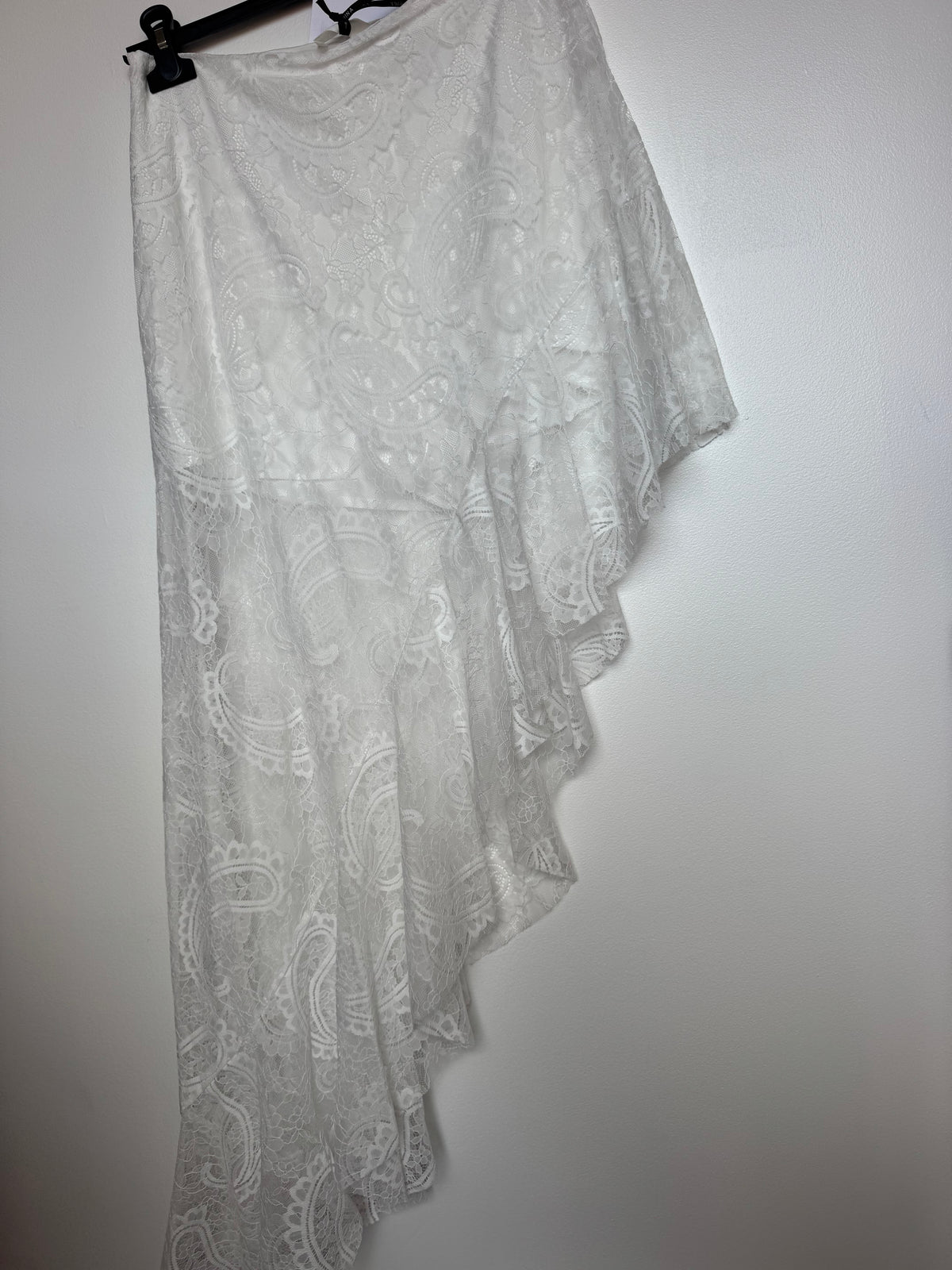 Lace city | saia assimétrica