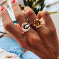 Anel martelado artístico em prata 925 e ouro 24k