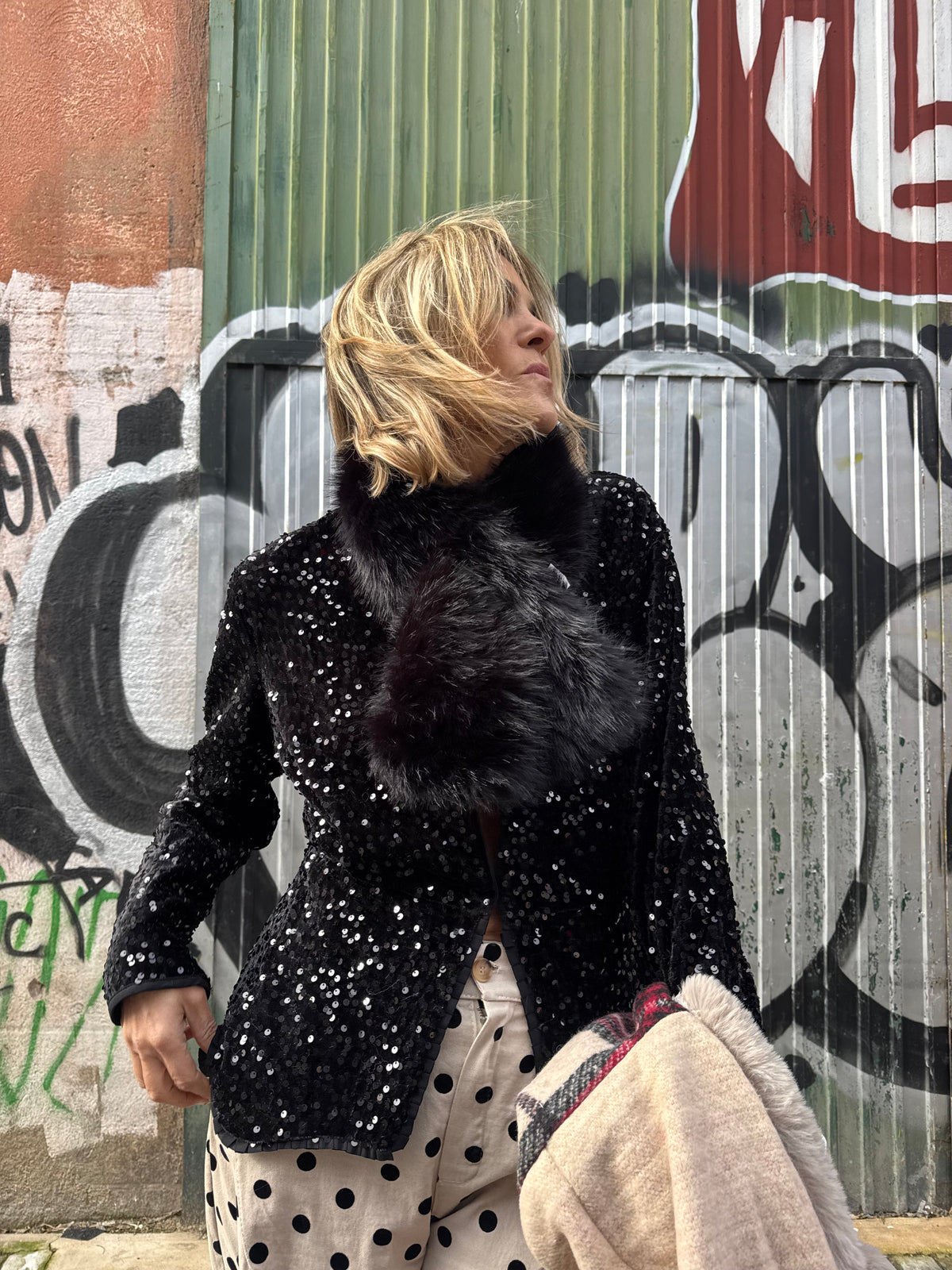 Velvet black casaco lantejoulas | aba grilo