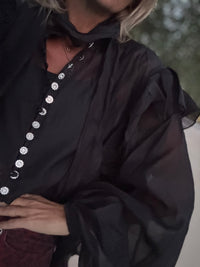Camisa folhos e brilho