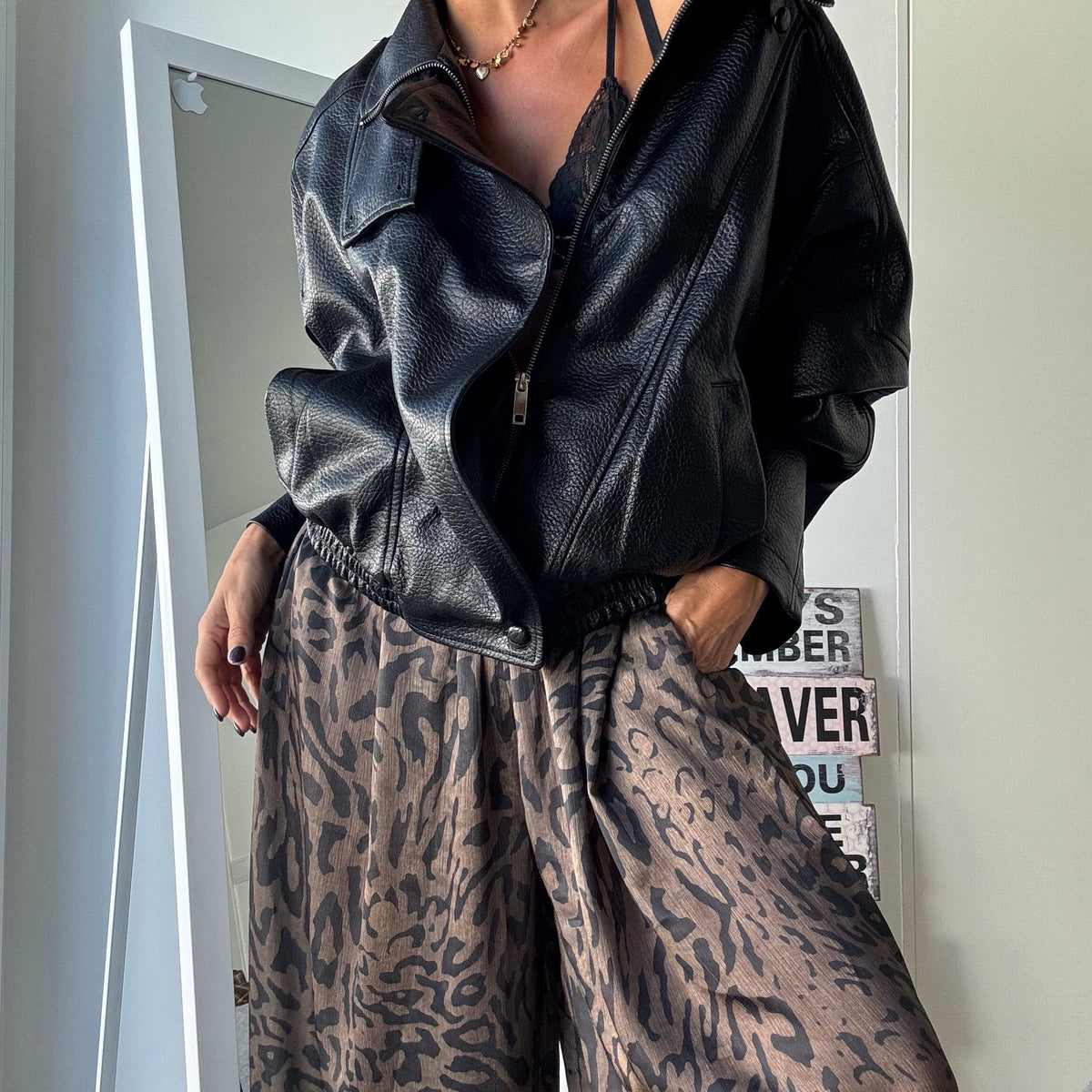 All In black | Casaco Bomber