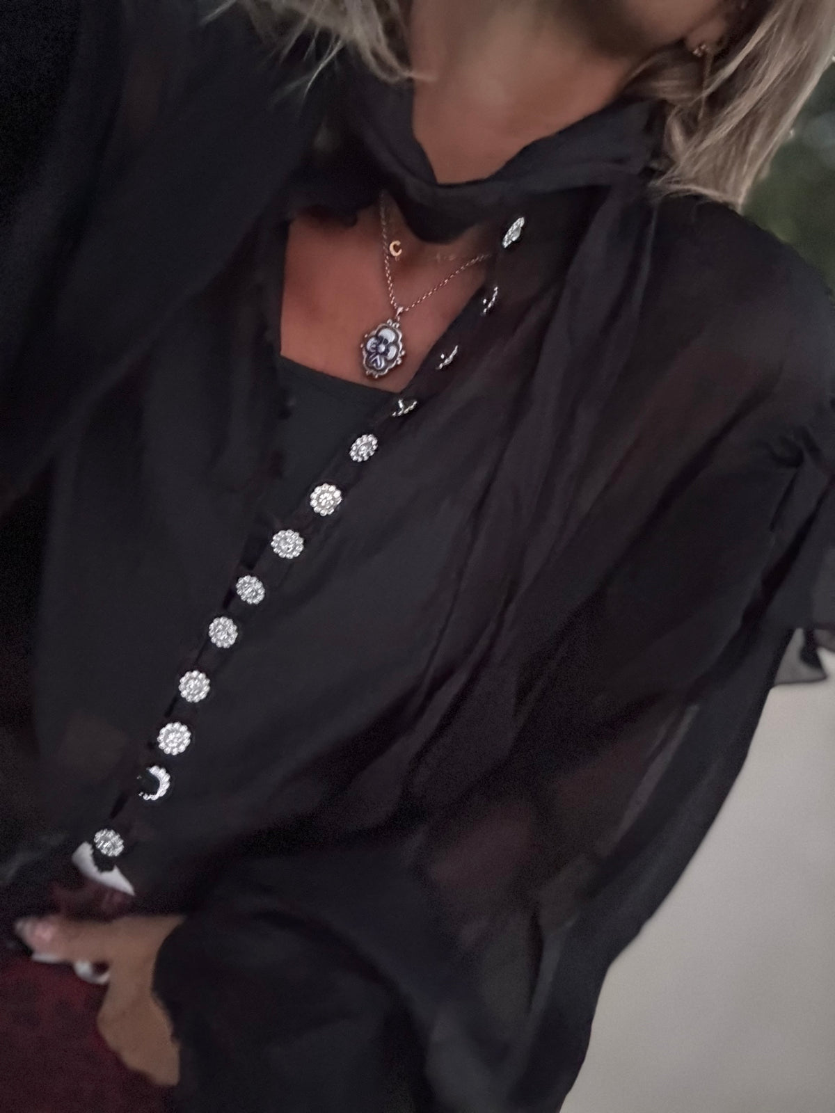 Camisa folhos e brilho