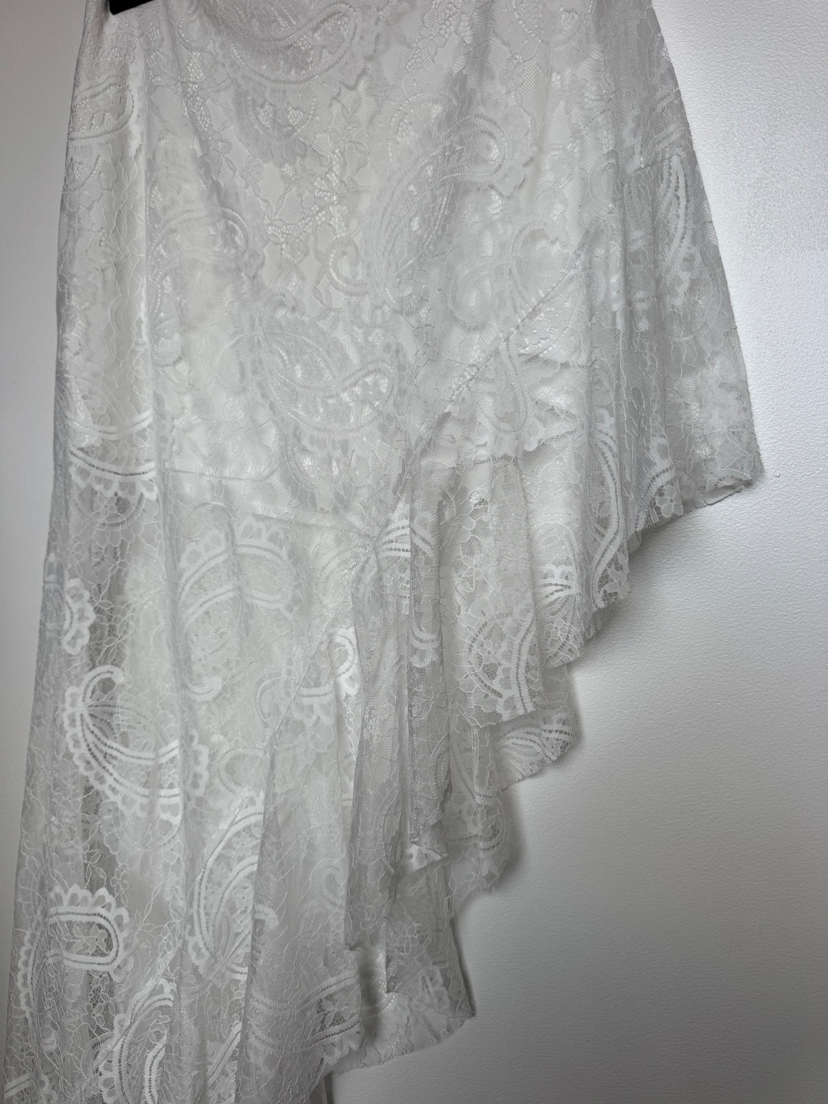 Lace city | saia assimétrica